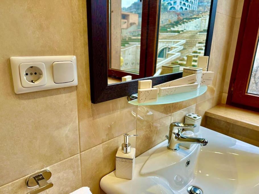 Touch The Sky Apartment Erywań Zewnętrze zdjęcie